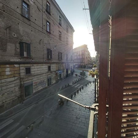Dormire A Napoli Centro Holiday House Casa Vacanza Bagian luar foto
