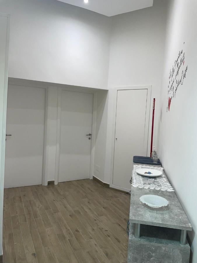 Dormire A Napoli Centro Holiday House Casa Vacanza Bagian luar foto