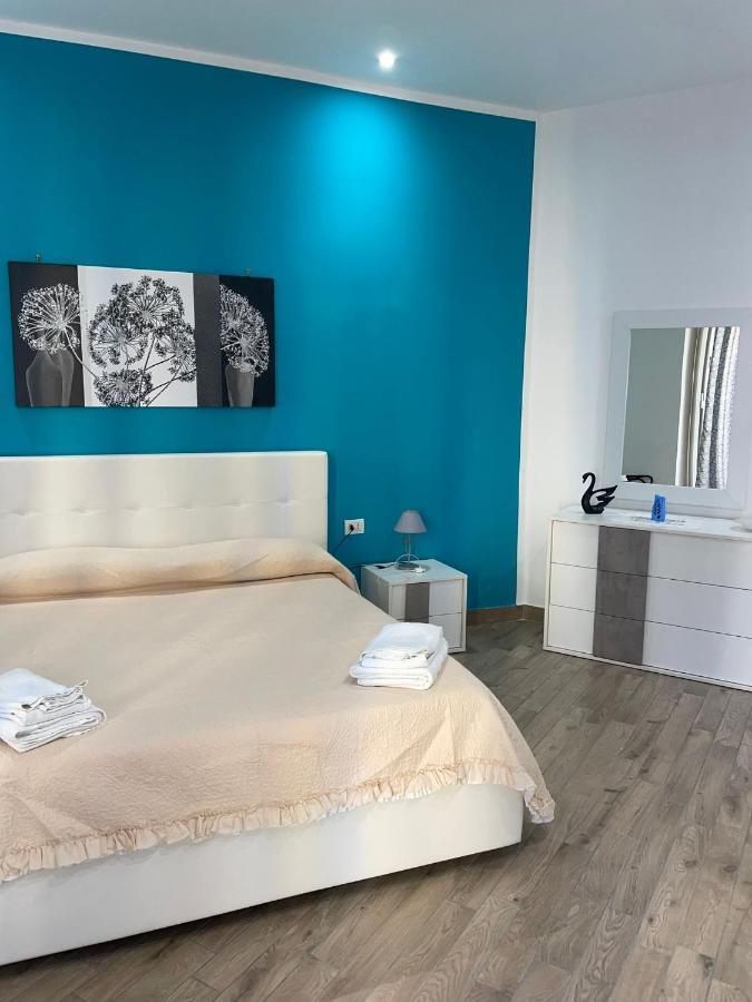 Dormire A Napoli Centro Holiday House Casa Vacanza Bagian luar foto