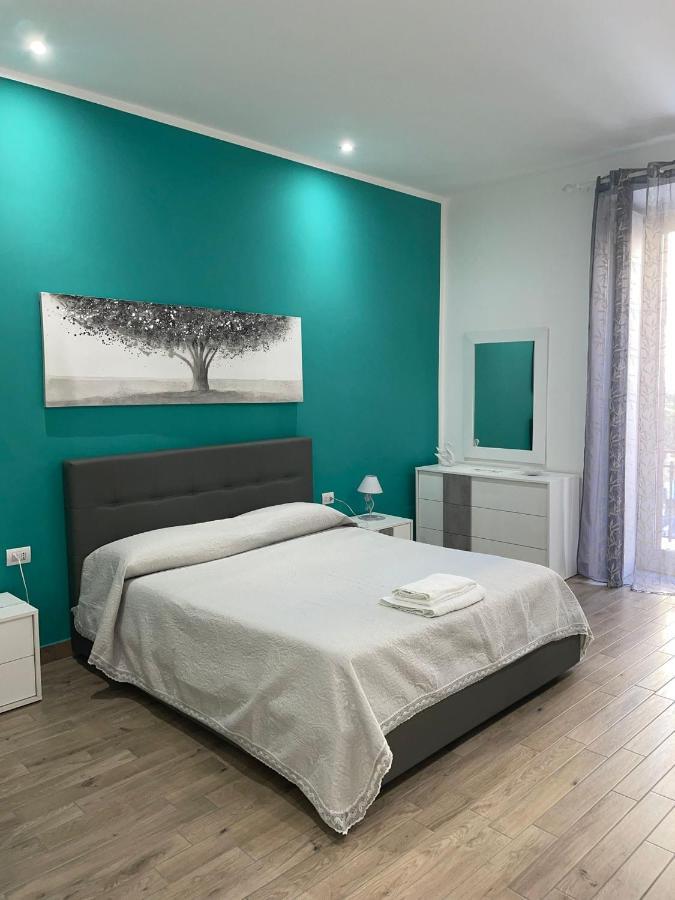 Dormire A Napoli Centro Holiday House Casa Vacanza Bagian luar foto