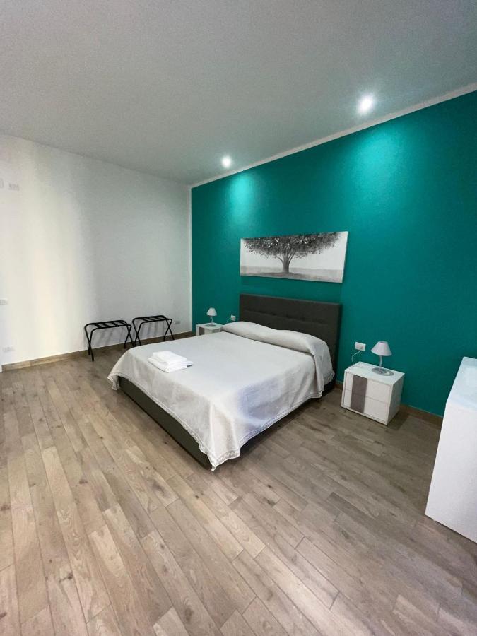 Dormire A Napoli Centro Holiday House Casa Vacanza Bagian luar foto