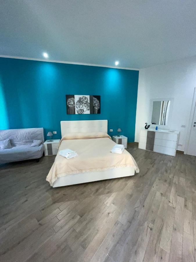 Dormire A Napoli Centro Holiday House Casa Vacanza Bagian luar foto