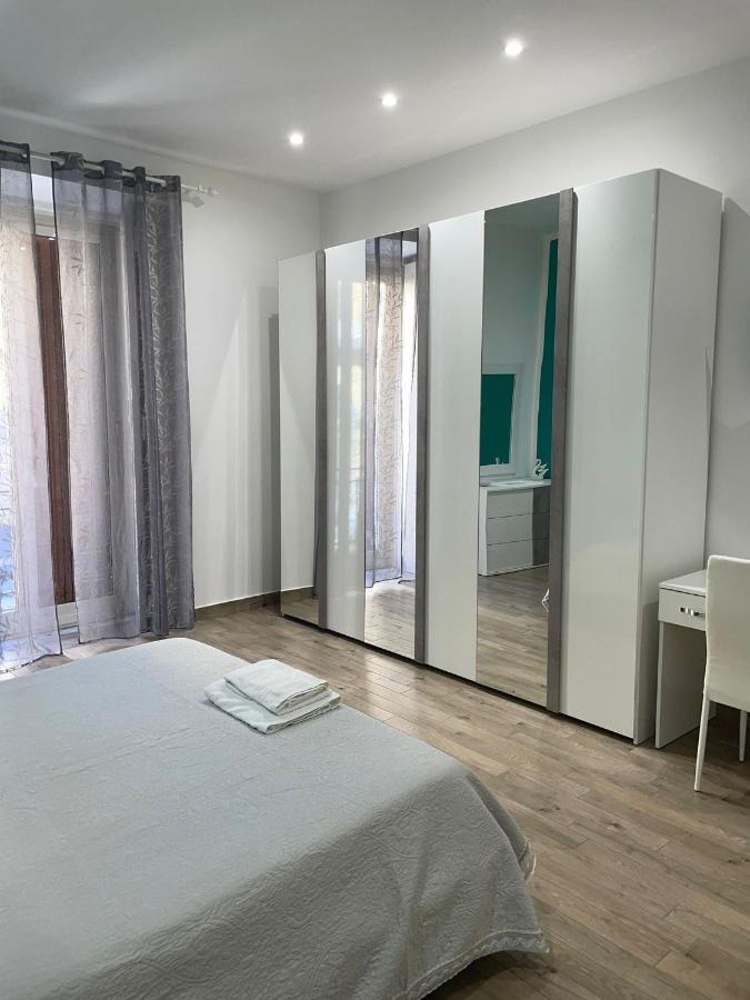 Dormire A Napoli Centro Holiday House Casa Vacanza Bagian luar foto