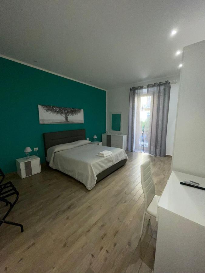 Dormire A Napoli Centro Holiday House Casa Vacanza Bagian luar foto