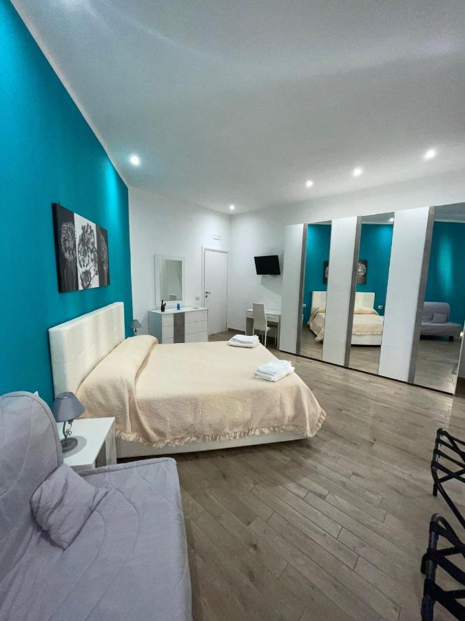 Dormire A Napoli Centro Holiday House Casa Vacanza Bagian luar foto