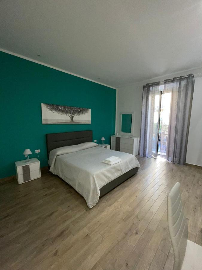 Dormire A Napoli Centro Holiday House Casa Vacanza Bagian luar foto