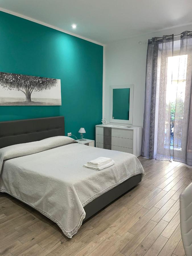 Dormire A Napoli Centro Holiday House Casa Vacanza Bagian luar foto