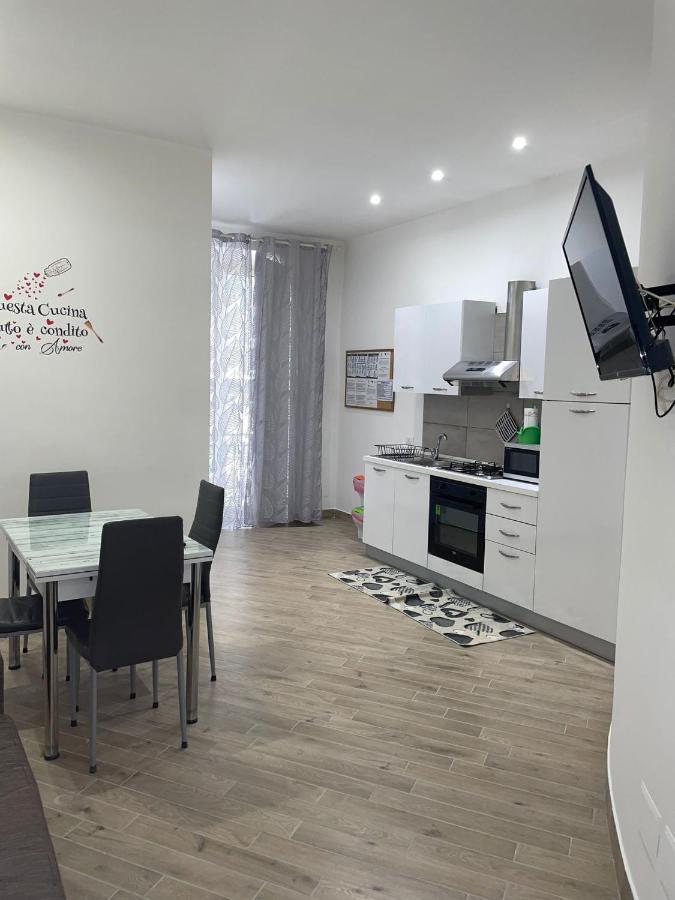 Dormire A Napoli Centro Holiday House Casa Vacanza Bagian luar foto