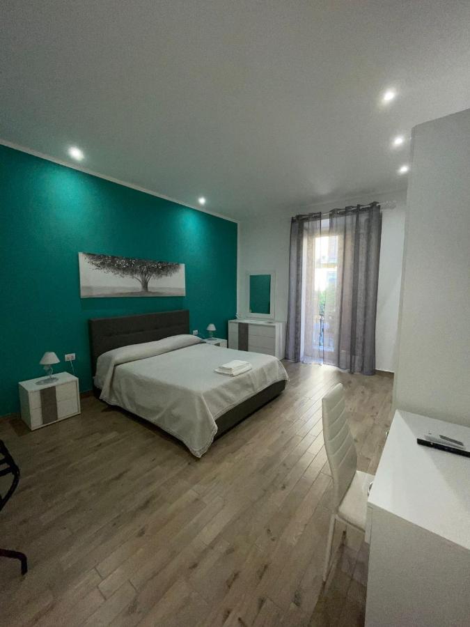 Dormire A Napoli Centro Holiday House Casa Vacanza Bagian luar foto