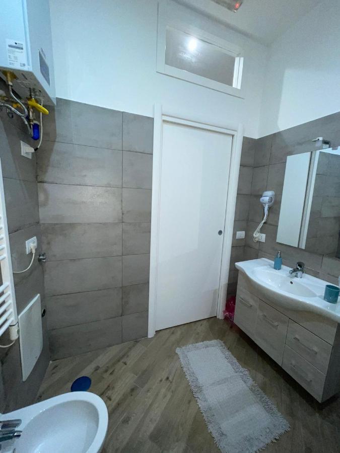 Dormire A Napoli Centro Holiday House Casa Vacanza Bagian luar foto