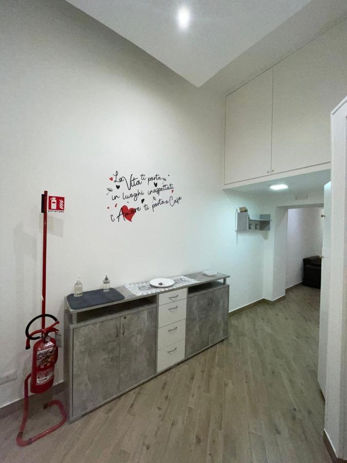 Dormire A Napoli Centro Holiday House Casa Vacanza Bagian luar foto