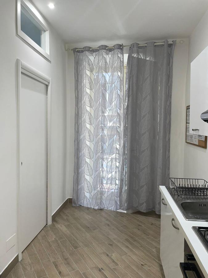 Dormire A Napoli Centro Holiday House Casa Vacanza Bagian luar foto