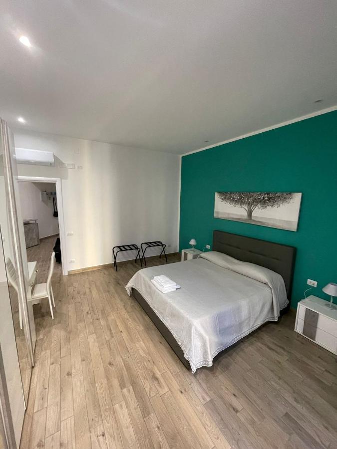 Dormire A Napoli Centro Holiday House Casa Vacanza Bagian luar foto