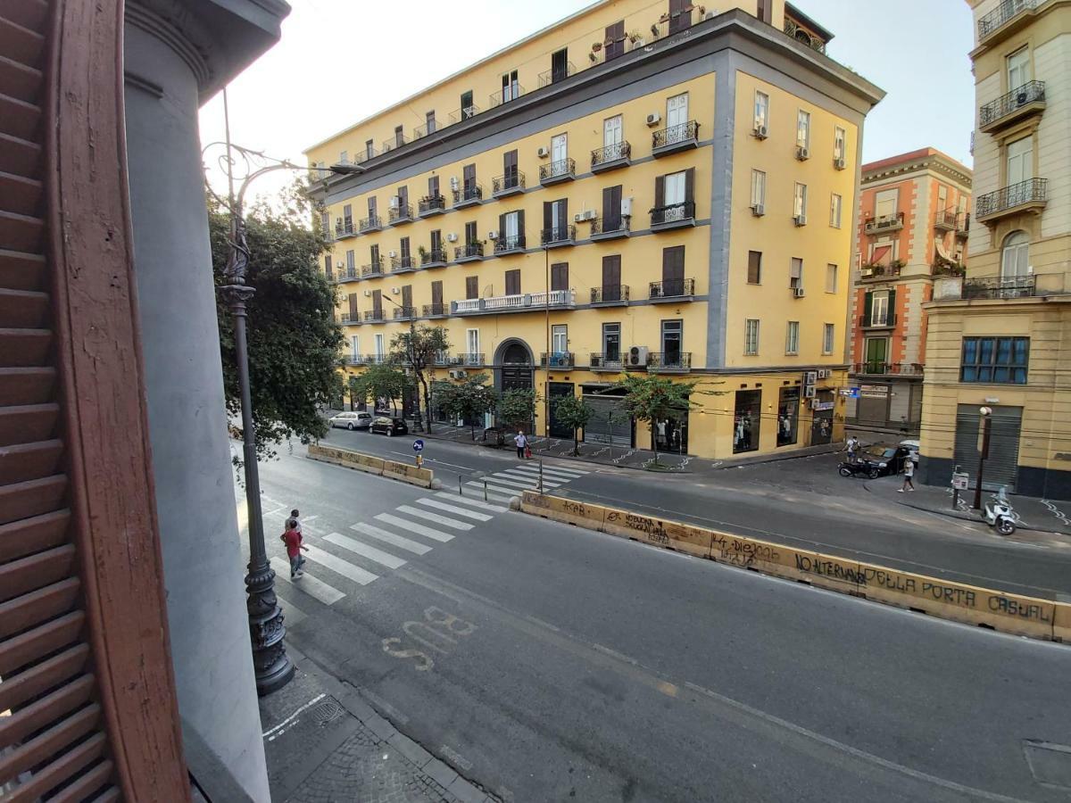 Dormire A Napoli Centro Holiday House Casa Vacanza Bagian luar foto