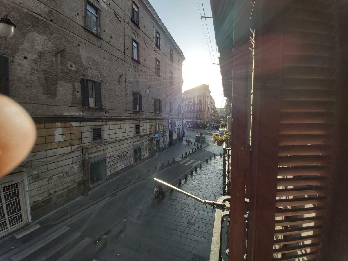 Dormire A Napoli Centro Holiday House Casa Vacanza Bagian luar foto